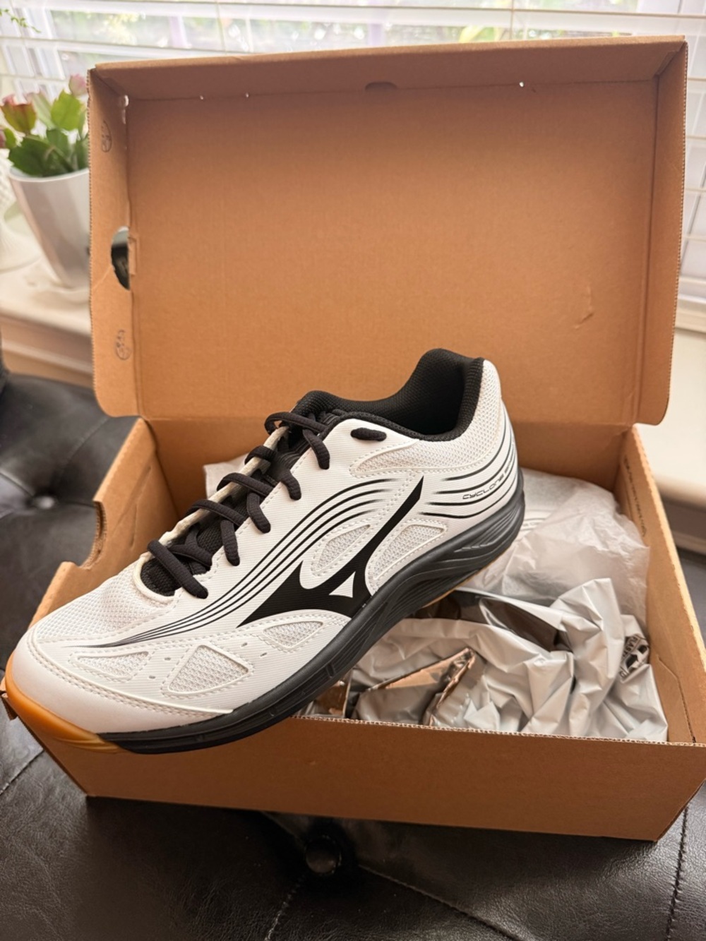 Mizuno Women’s Cyclone Speed 3 White, Black & Gum Volleyball Shoe Size 9.5 NWT - Picture 8 of 10
